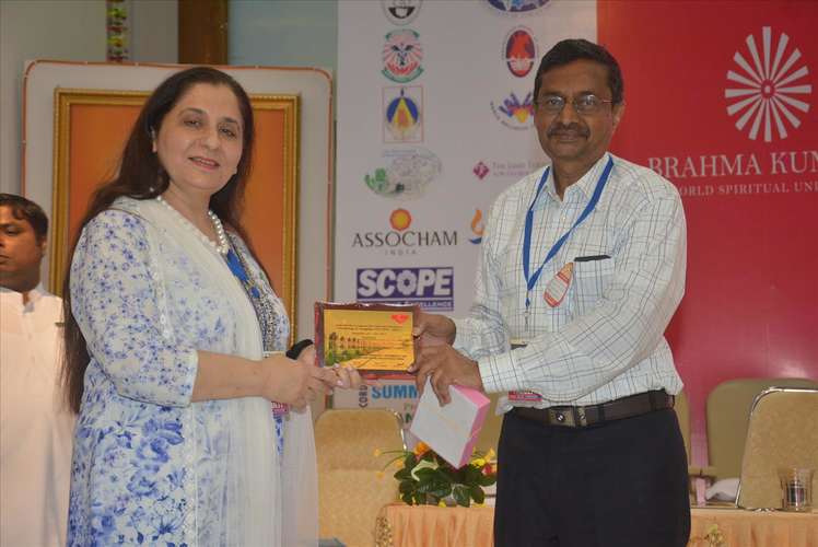 Dr. Poonam Malhotra participating in wccpci-2016, sharing insights in Additional Professor